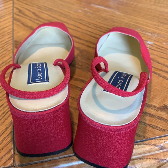 LAURA  SCOTT - Picture 6 of 9